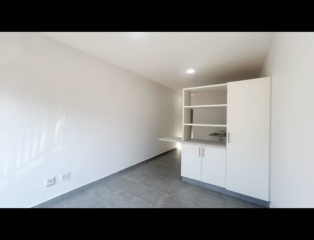 1 BEDROOM STUDIO APARTMENT TO LET IN SALT ROCK